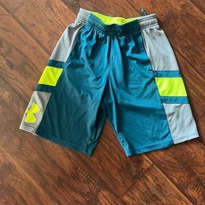 Boys medium under Armour shorts